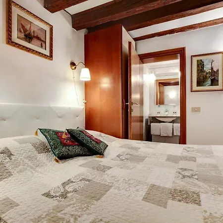 Leo Loc-03081 Apartman Velence
