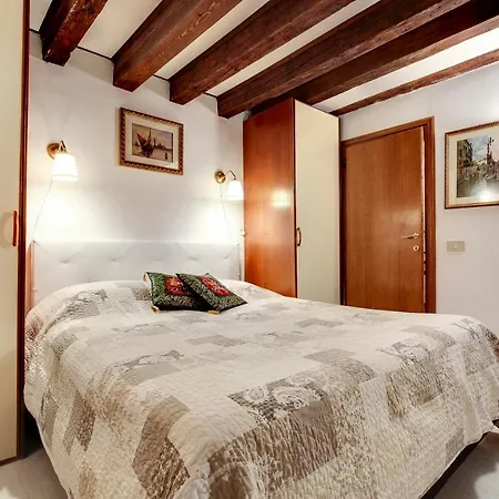 Leo Loc-03081 Apartman *